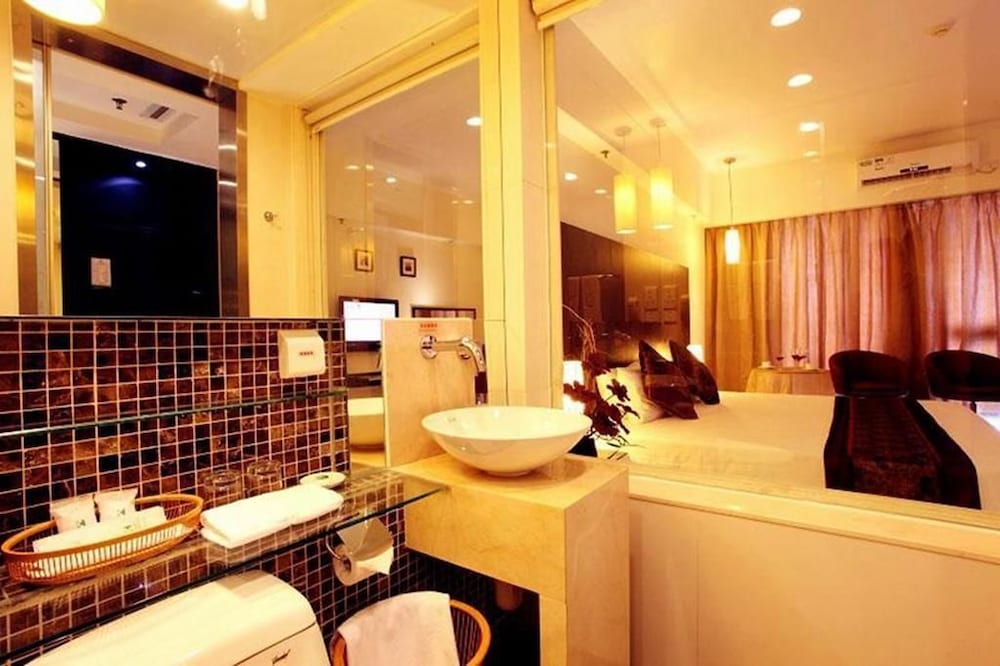 Clifford Hotel 26/32