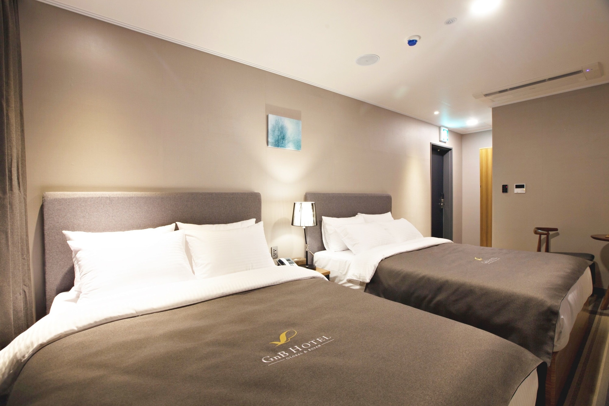 DELUXE, TWIN BEDS