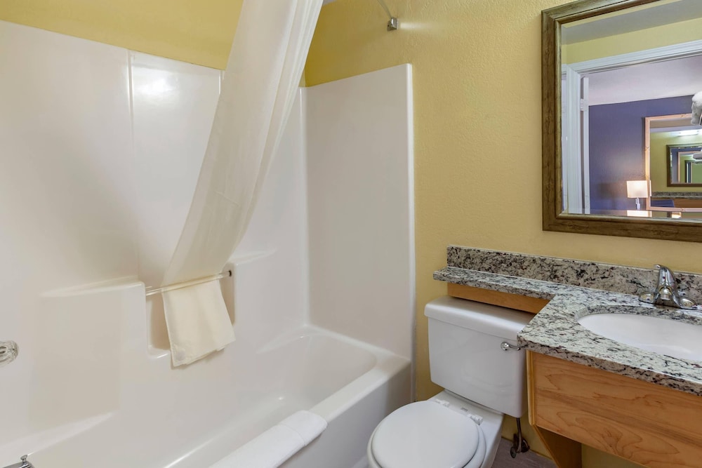 Econo Lodge Clovis 55/58