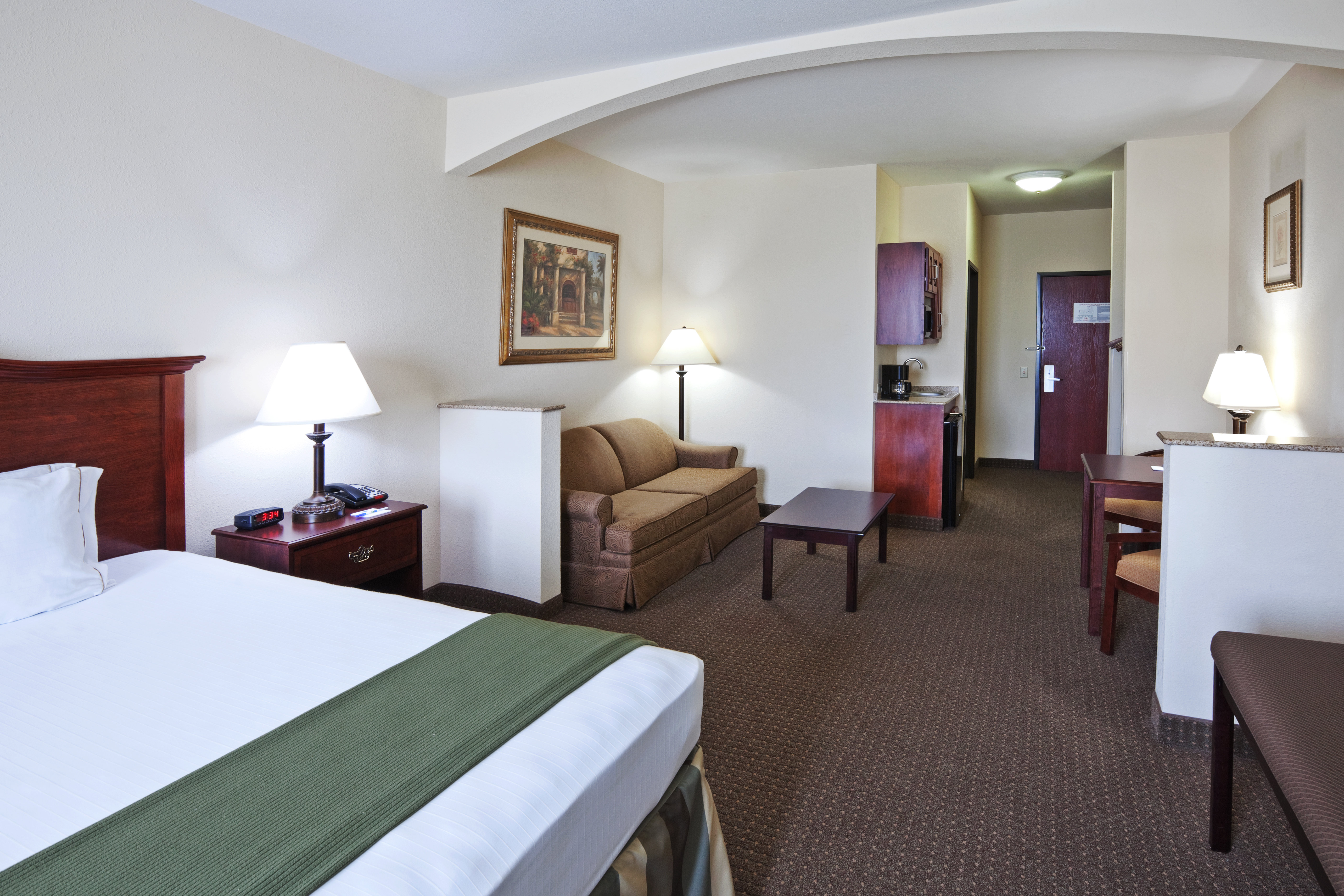 Holiday Inn Express and Suites Woodward Hwy 270 11/46