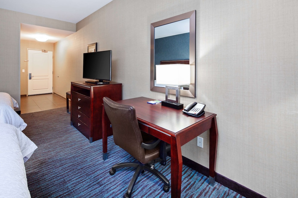 Hampton Inn Suites Agoura Hill 41/46