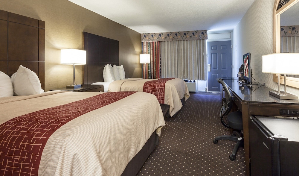 Red Roof Inn & Suites DeKalb 22/40