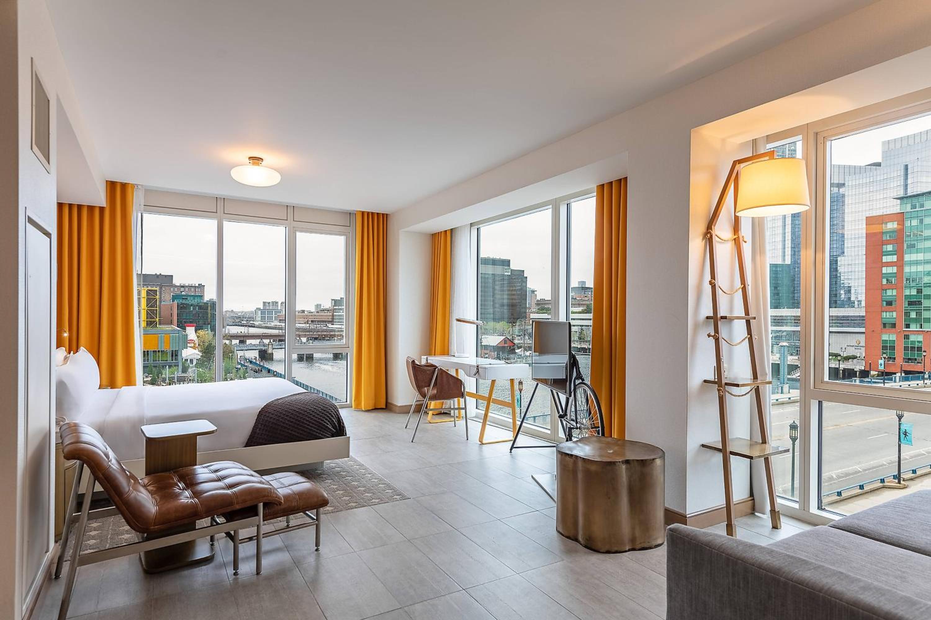 Privilege, King Bed, Water View, Corner