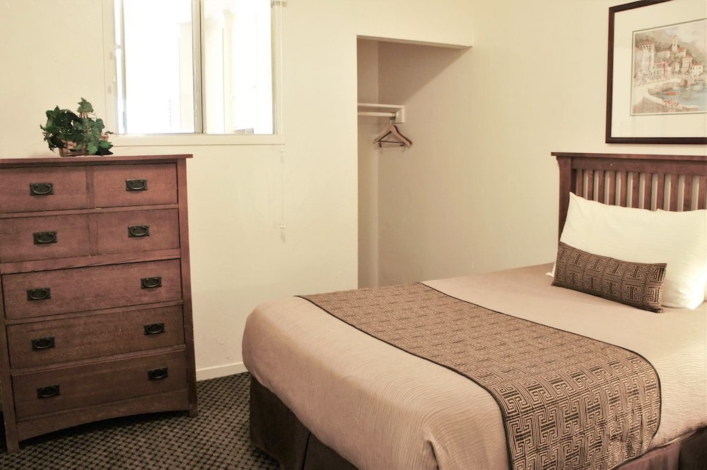Capitola Venetian Hotel 9/60