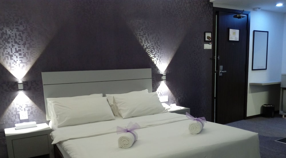 MUAR TRADERS HOTEL 5/26
