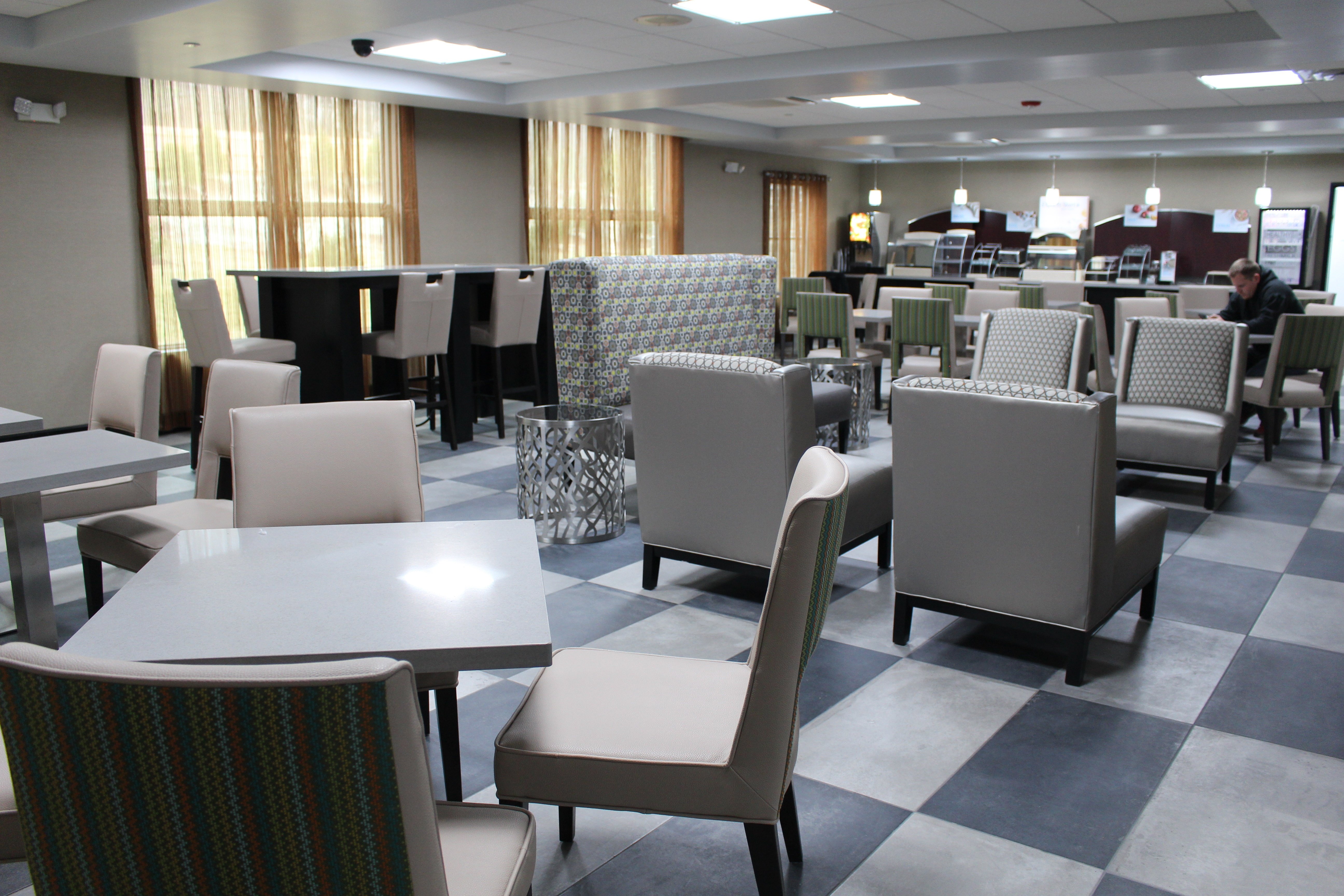 Holiday Inn Express Suites Shawnee Kansas City West 63/67