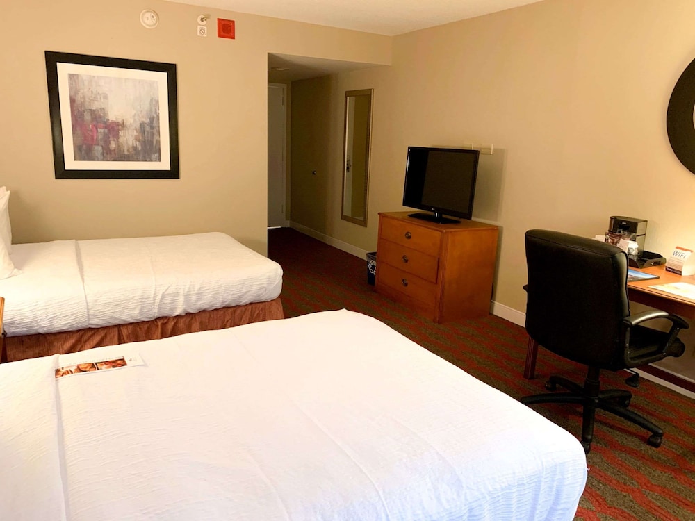 DoubleTree by Hilton New York LaGuardia Airport 10/54