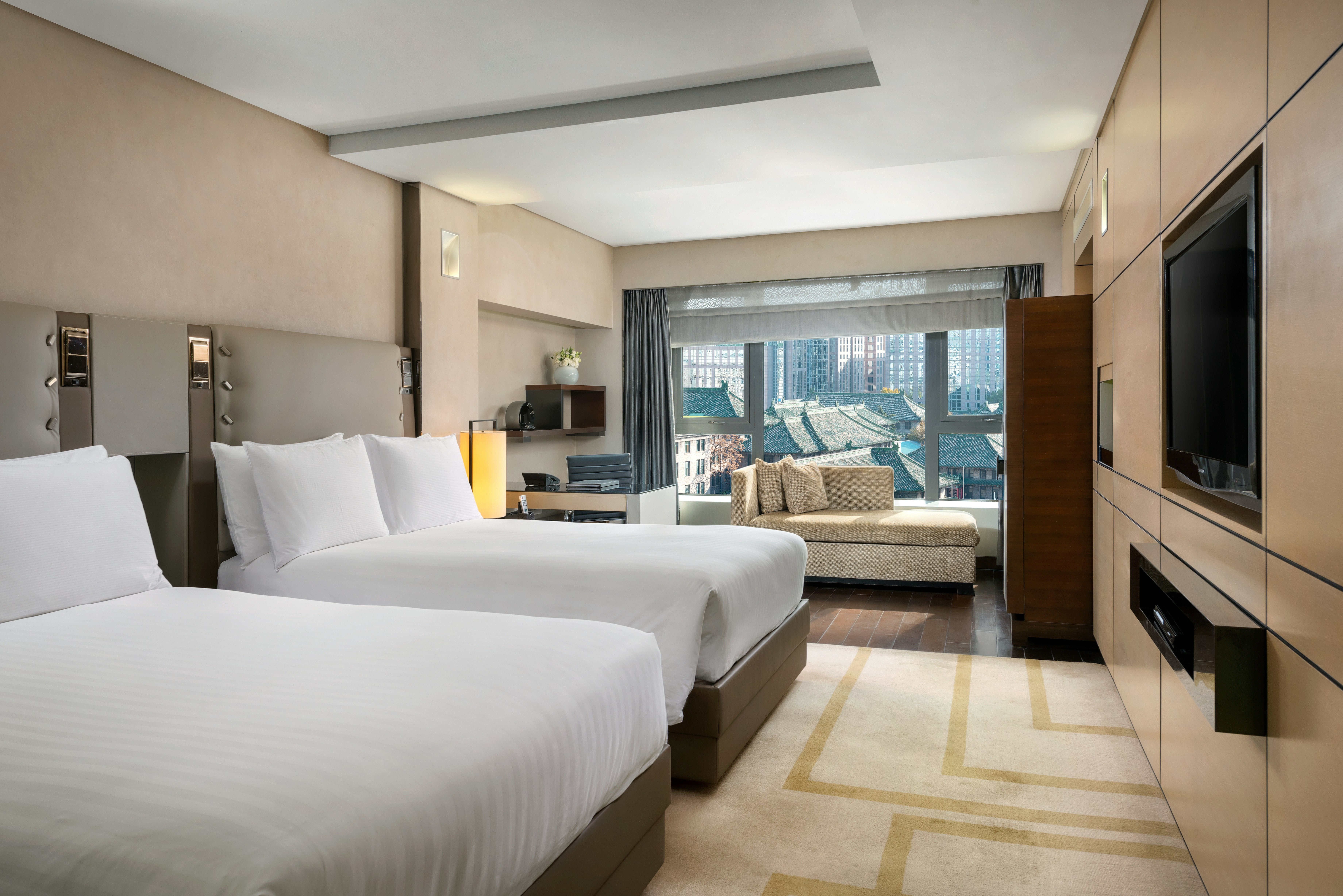 DELUXE, TWIN BEDS