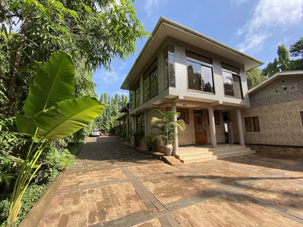 Sangana Lodge 48/50