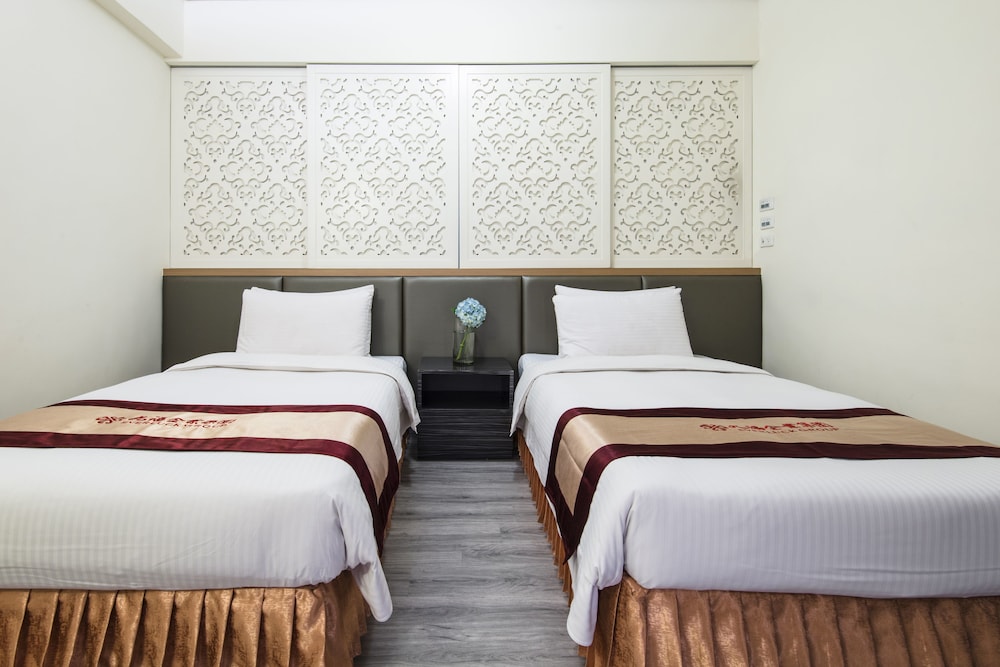 Harmonious Hotel 16/48