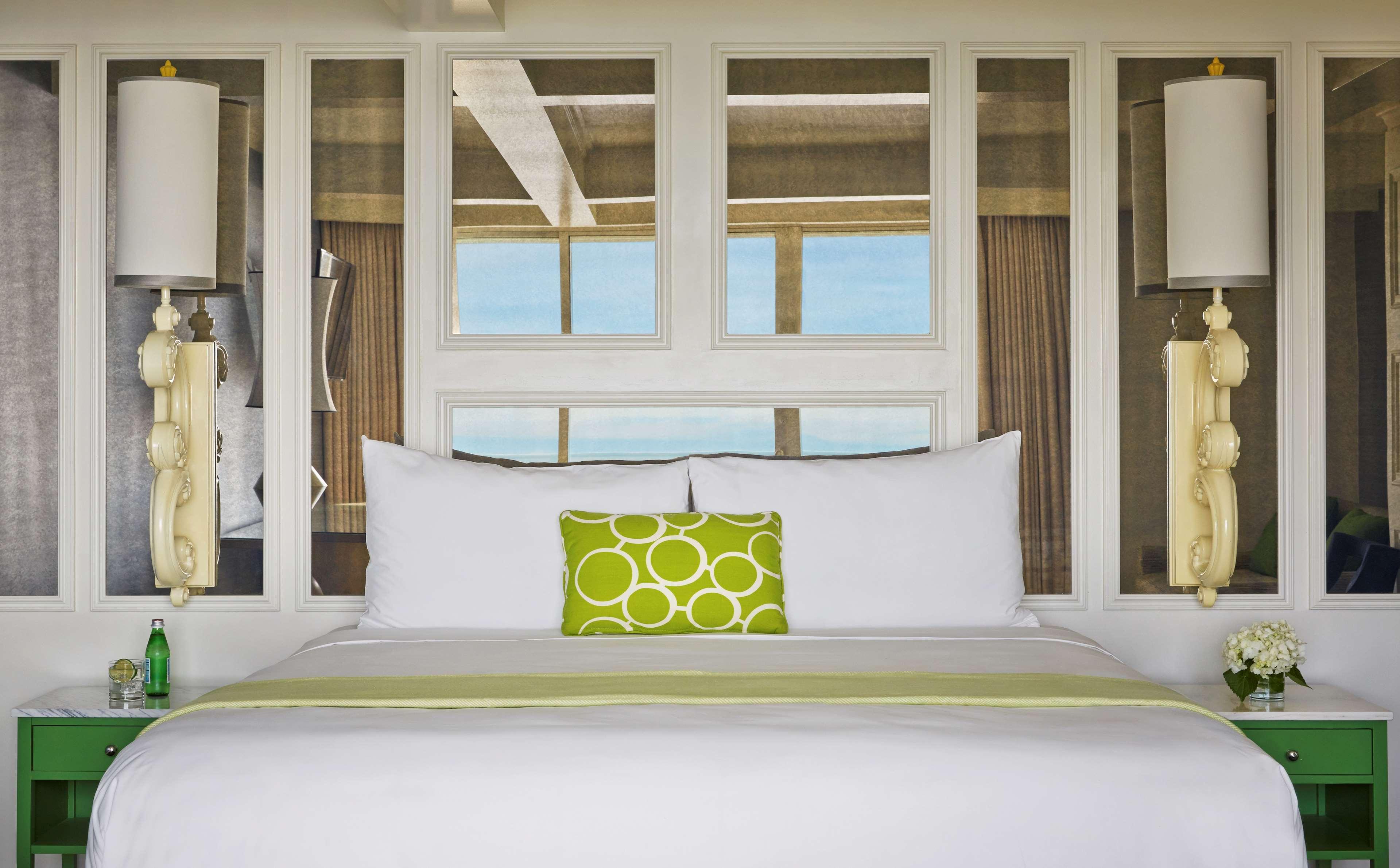 Room, 2 Double Beds, City View