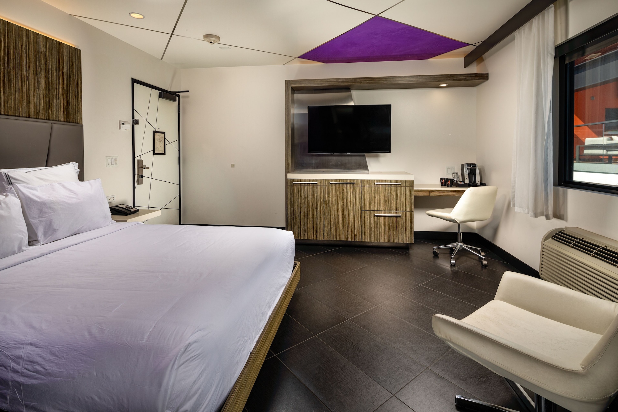 DELUXE, STUDIO, SUITE