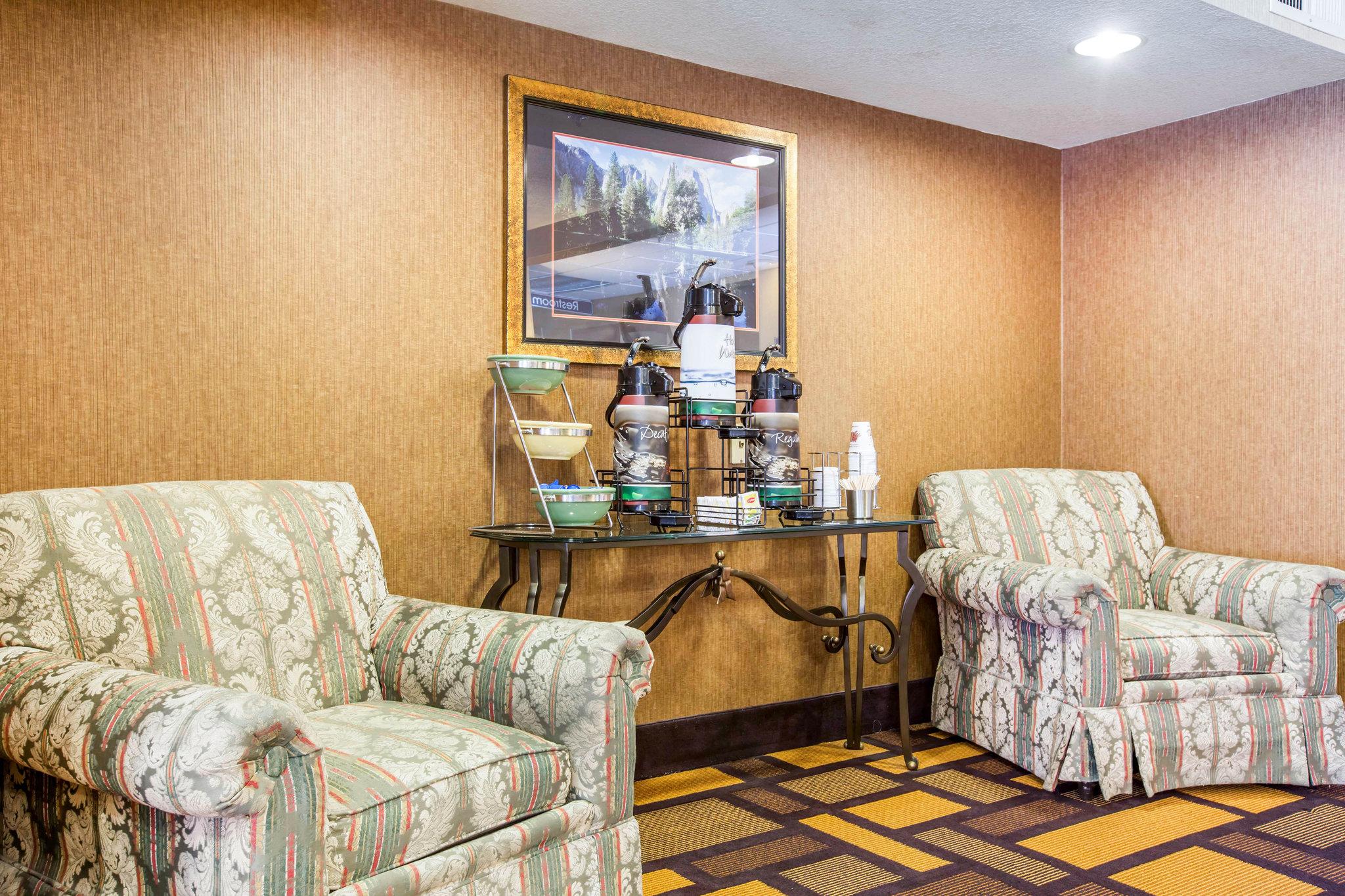 Quality Inn & Suites 15/18