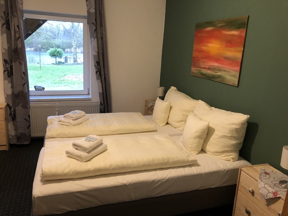 Riverside Inn 29/66
