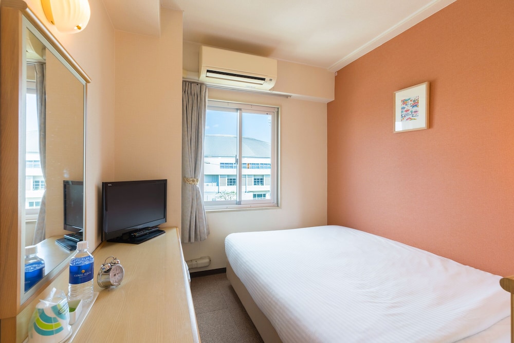 ROOM, SINGLE