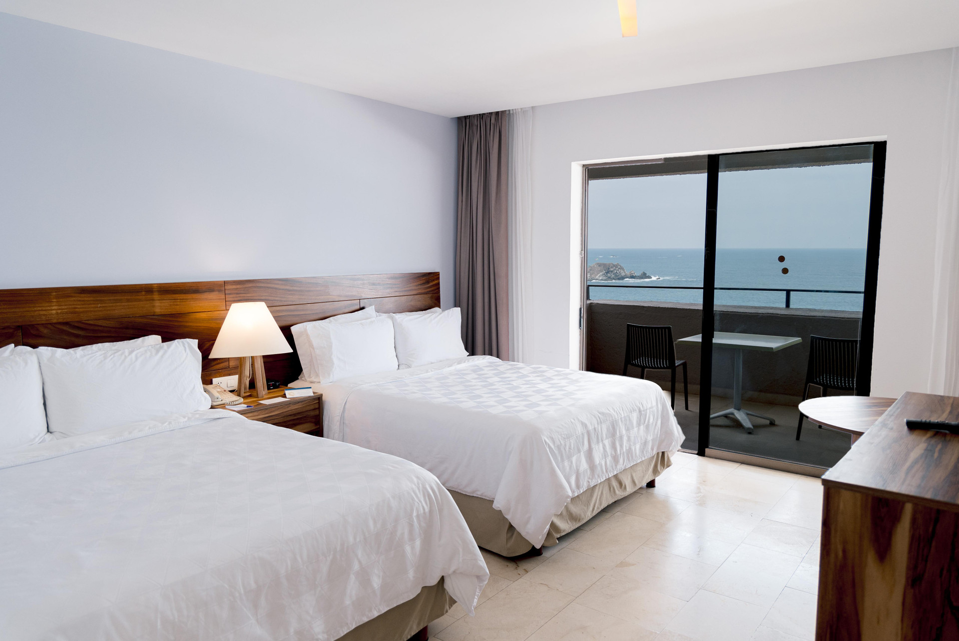 Deluxe, Sea View
