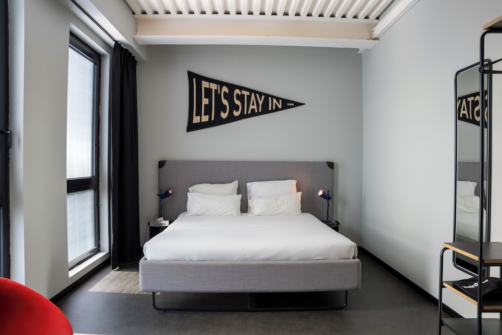 EXECUTIVE, DOUBLE BED