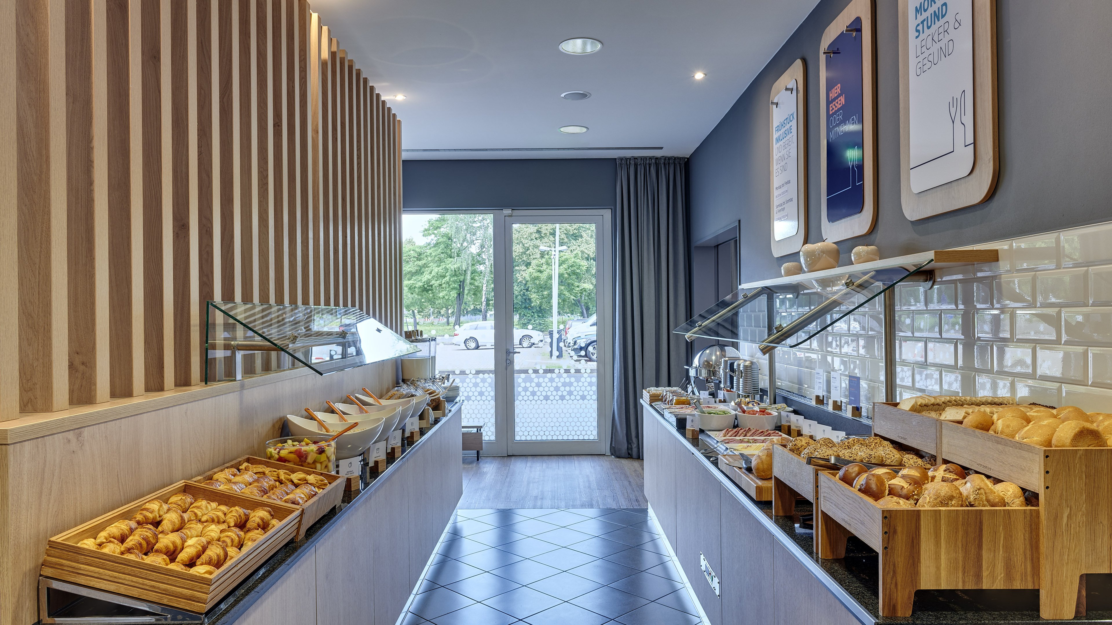 HOLIDAY INN EXPRESS COLOGNE MUELHEIM 12/45