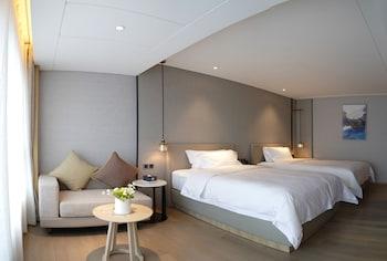 Luxury, Twin Beds
