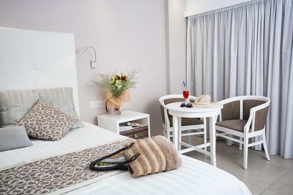 Asterias Beach Hotel 44/62