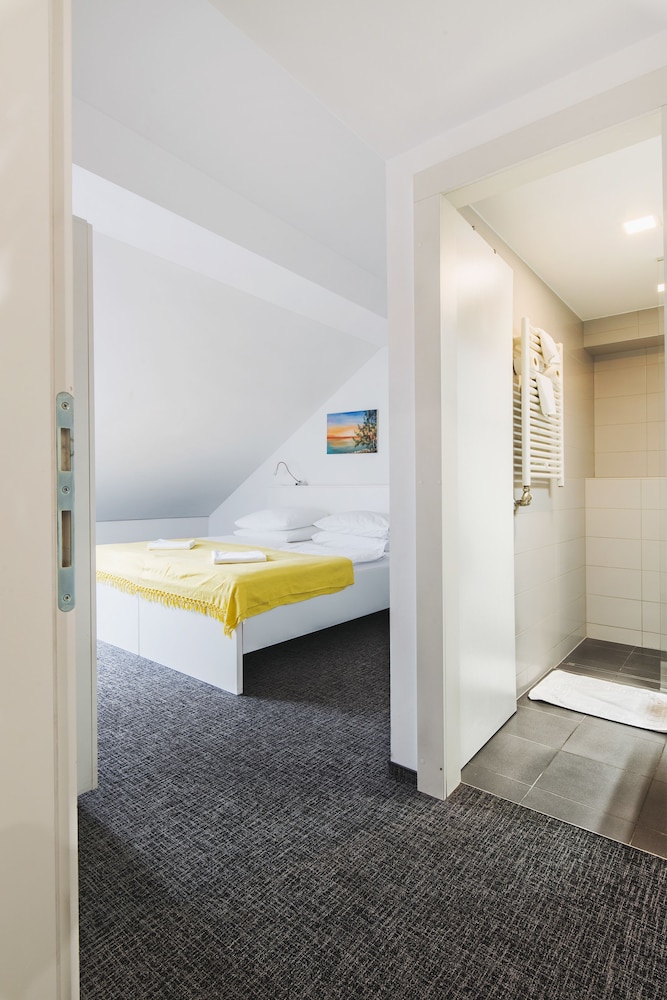 Tia Apartments And Rooms 33/55