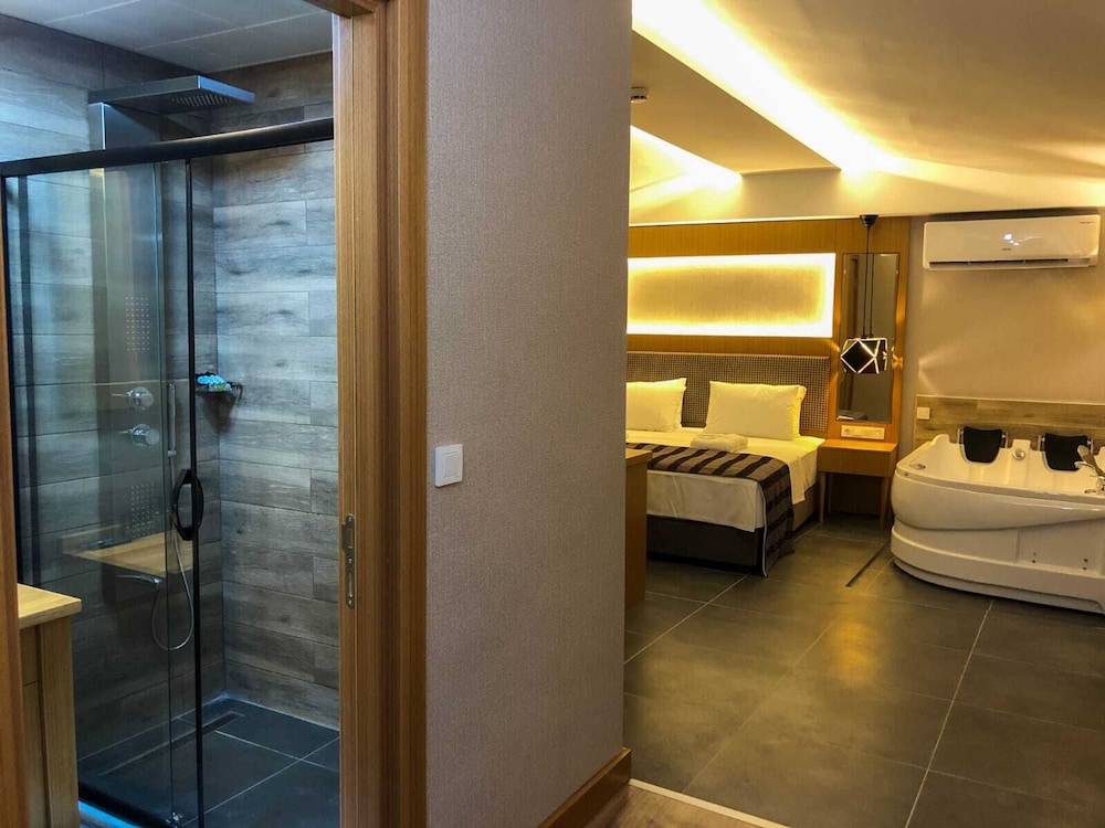 The Green Park Hotel 49/50