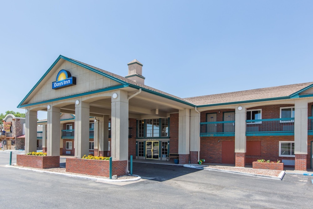 Days Inn By Wyndham Hays 1/43
