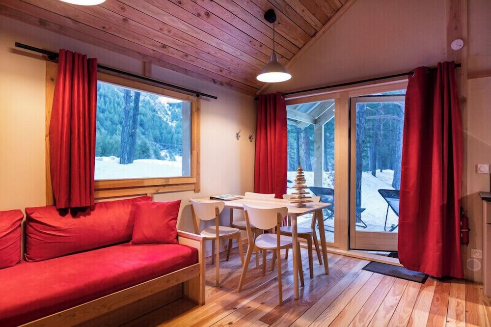 Huttopia Bourg Saint Maurice 28/48