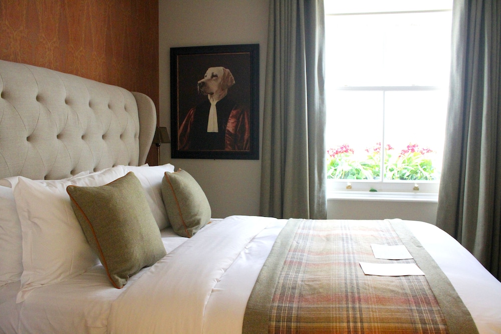 DELUXE, DOUBLE BED