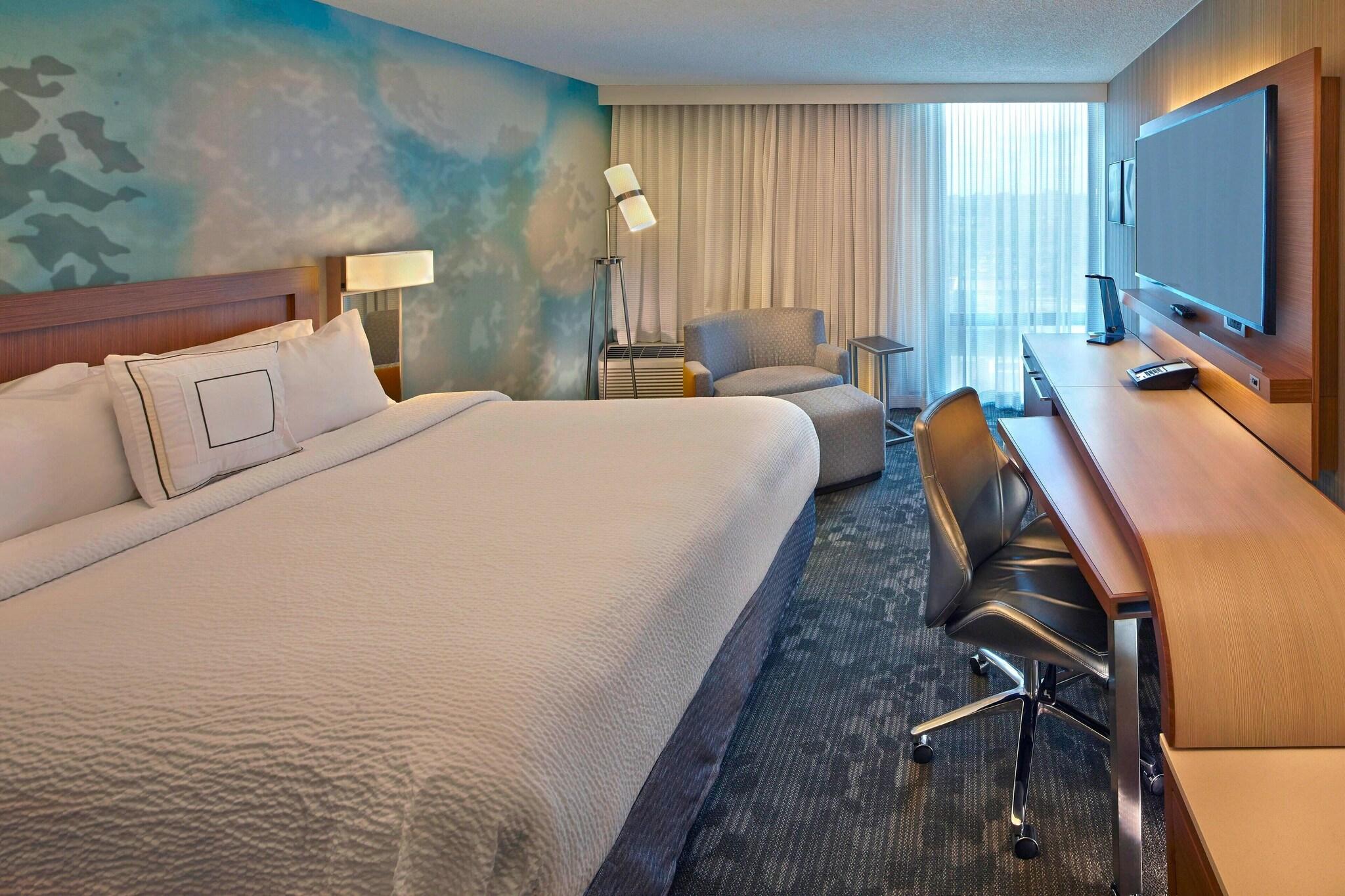 Room at Courtyard Marriott Philadelphia City Avenue Ex Crowne Plaza Philadelphia West Main Line, PHILADELPHIA - PA