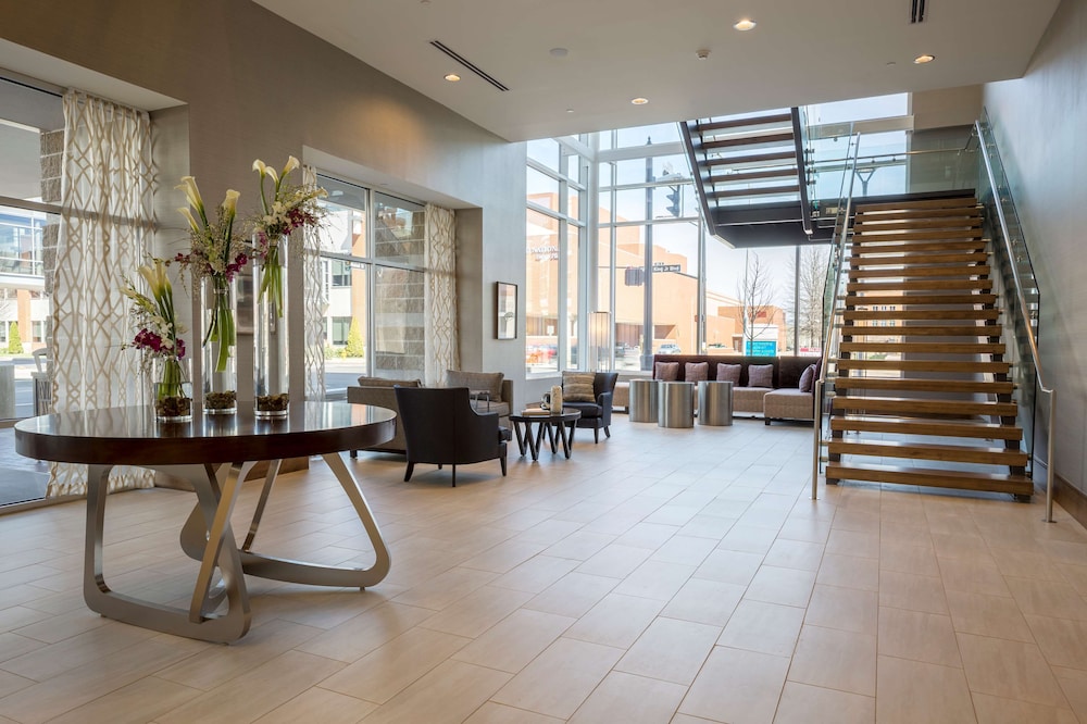 DOUBLETREE BY HILTON EVANSVILLE 46/74