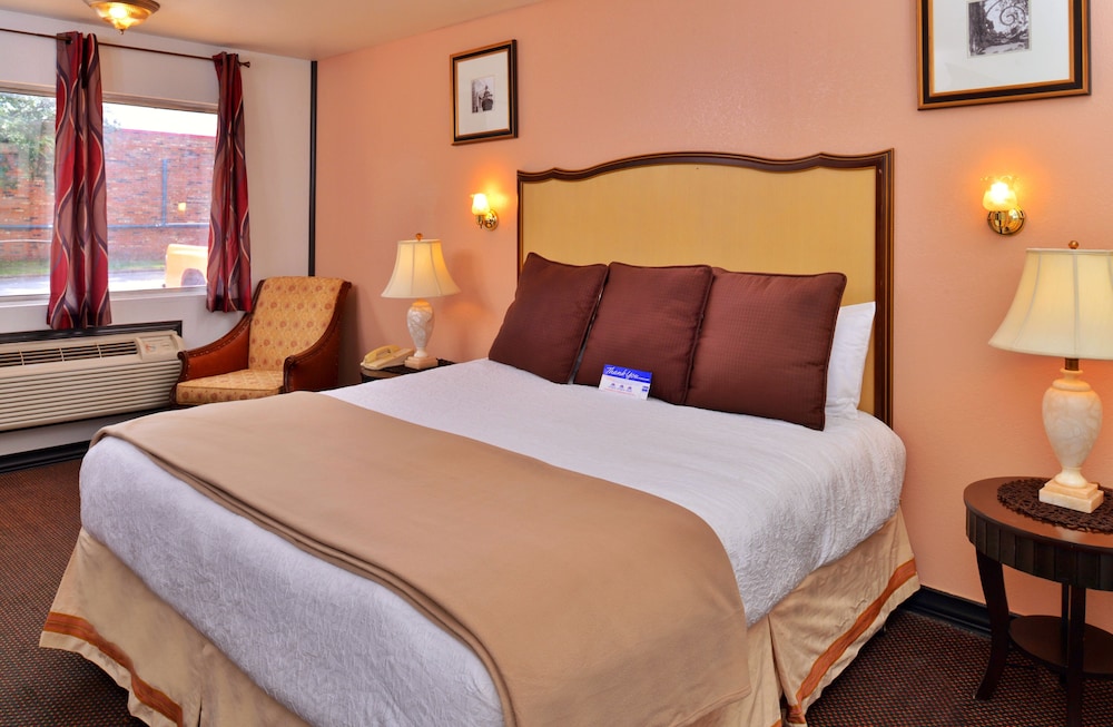 Castle Inn & Suites By OYO Chickasha 24/66