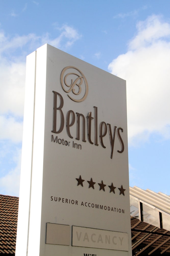 Bentleys Motor Inn 17/50