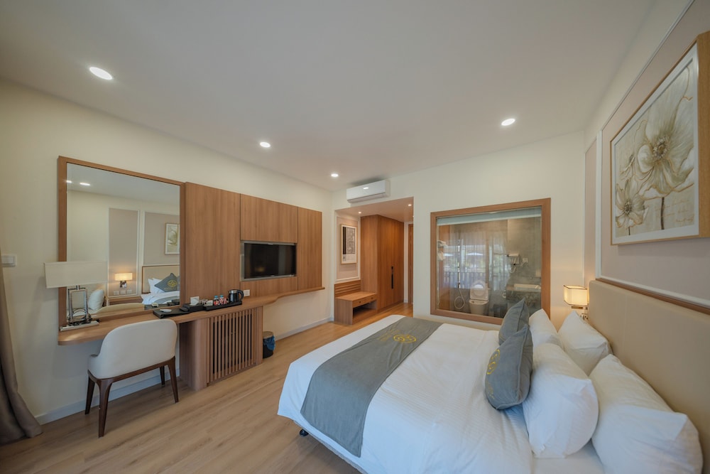 غرفة تنفيذية بسرير كينج بإطلالة على البحيرة بغرفة نوم واحدة، Luang Prabang Oasis Villa Namnuea 4/10