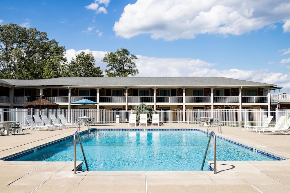Crystal Inn Eatontown 5/41