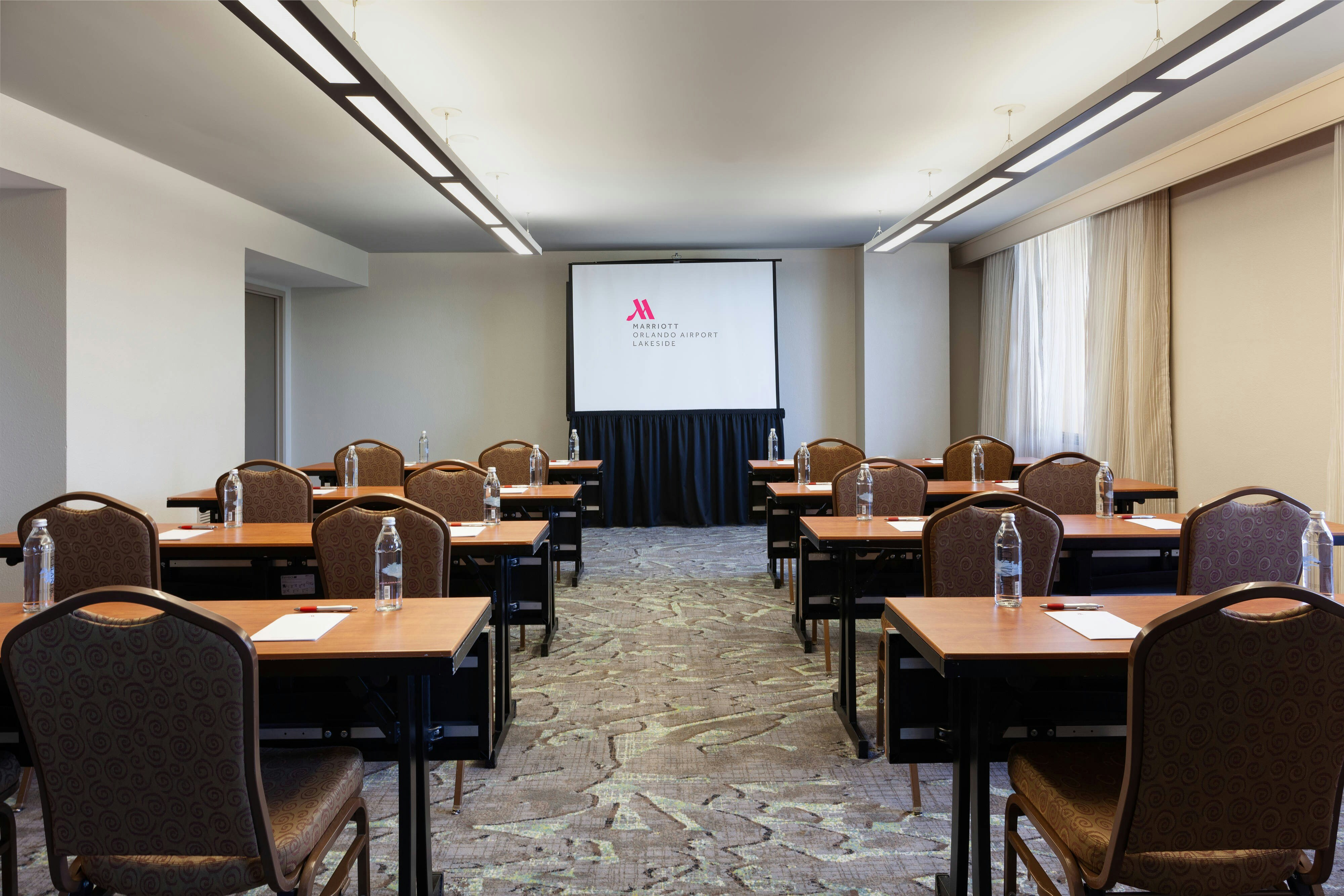 Orlando Airport Marriott Lakeside 48/58