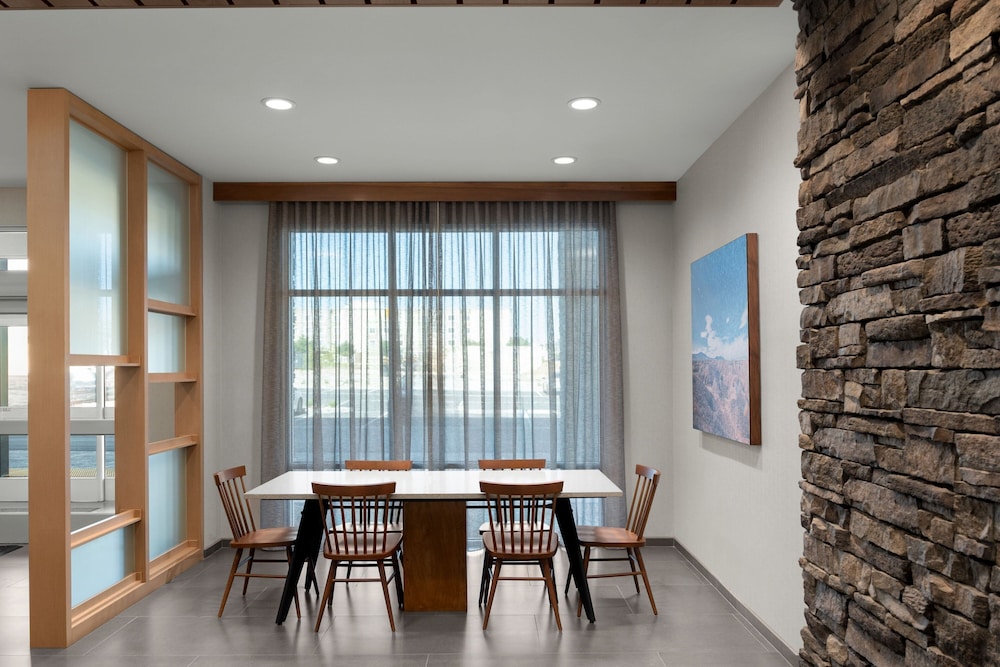 Fairfield Inn & Suites By Marriott Victorville 12/19