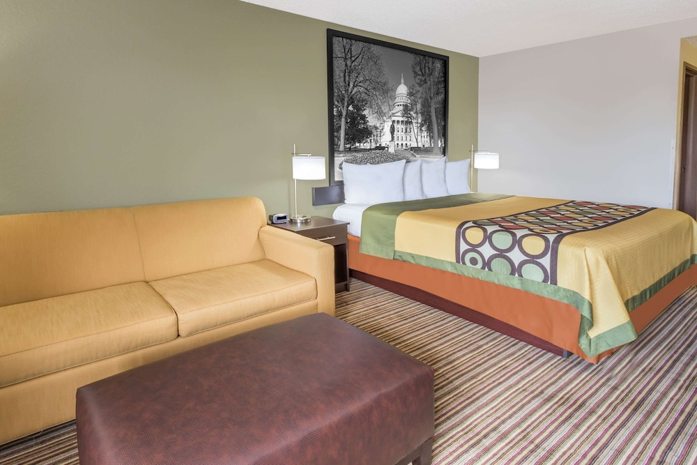 Super 8 By Wyndham Madison South 11/34