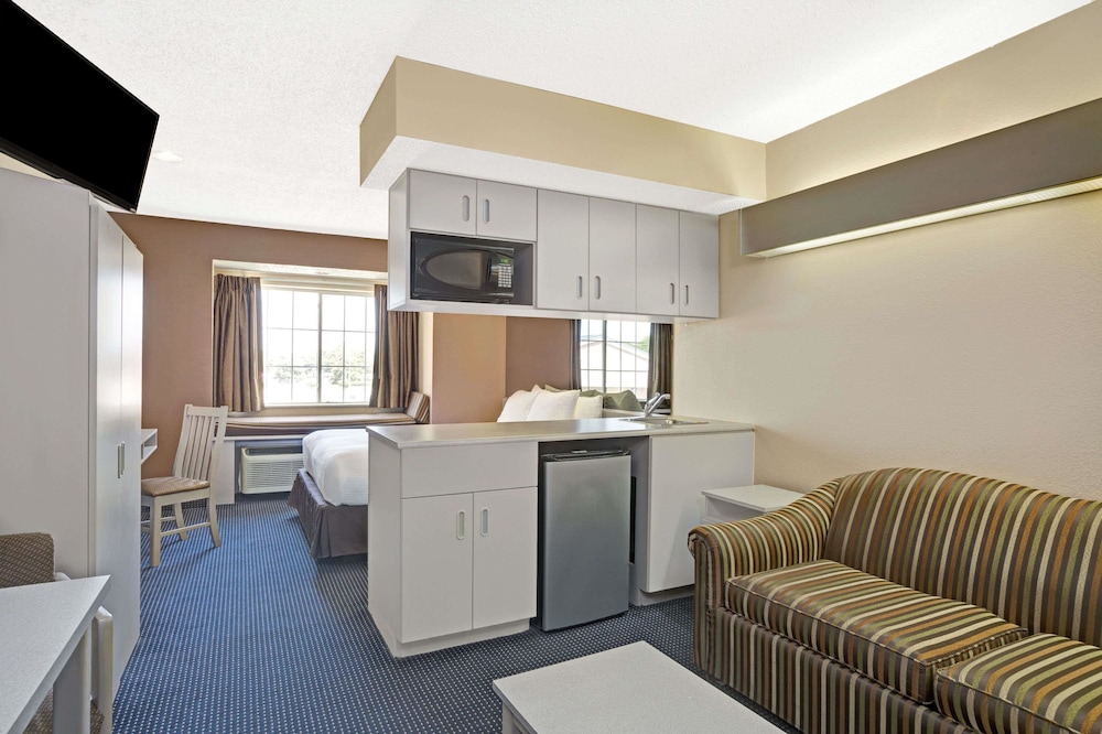 Microtel Inn And Suites Houston 5/32