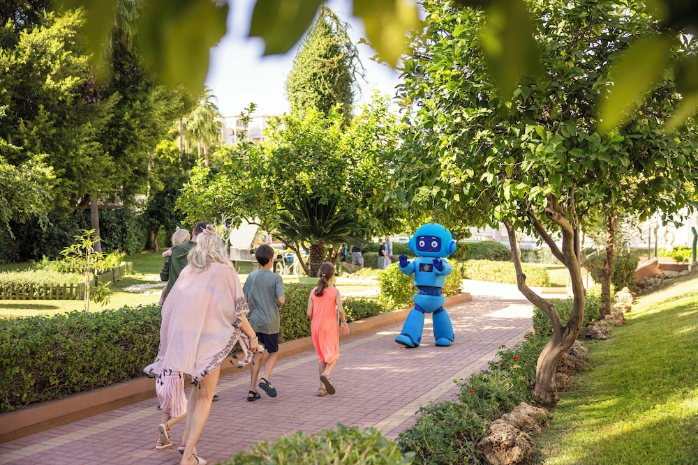 Family Life Pascha Bay Hotel 32/50