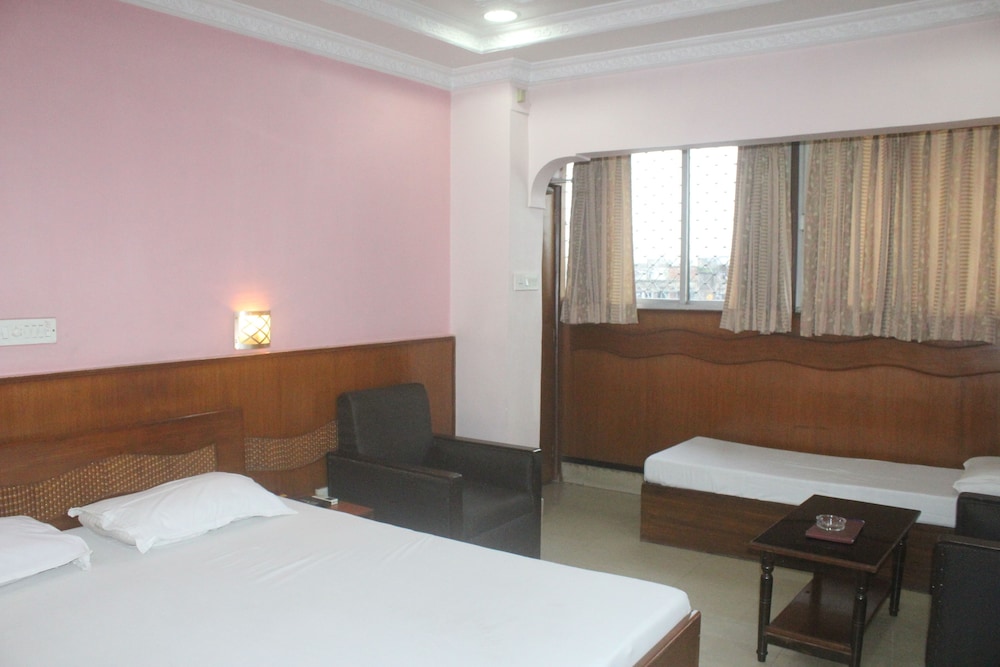 Hotel Heera 7/37