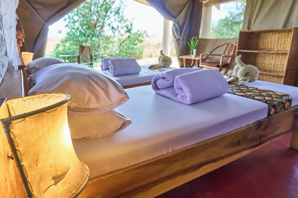 IKOMA TENTED CAMP 18/50