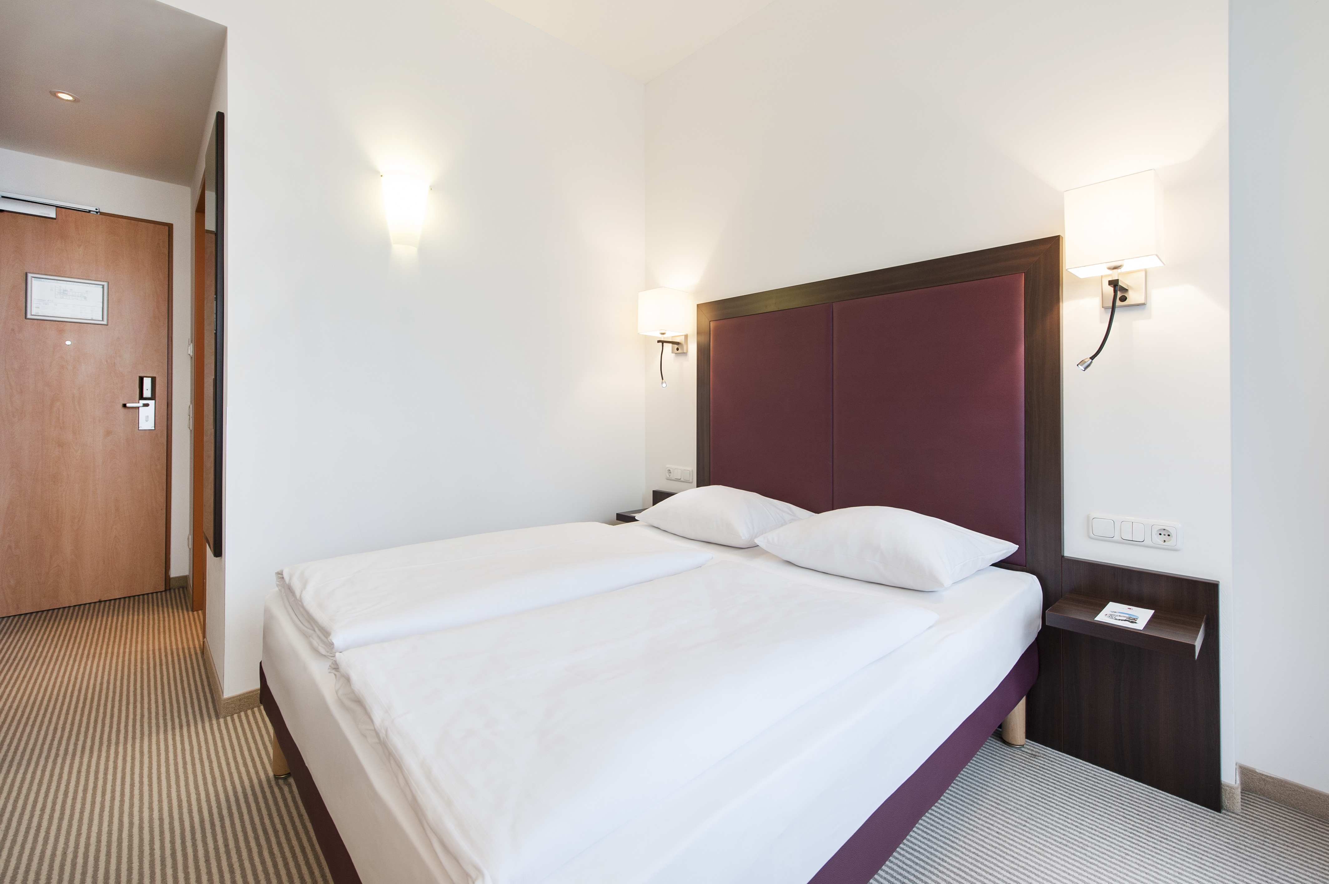 ROOM, SINGLE