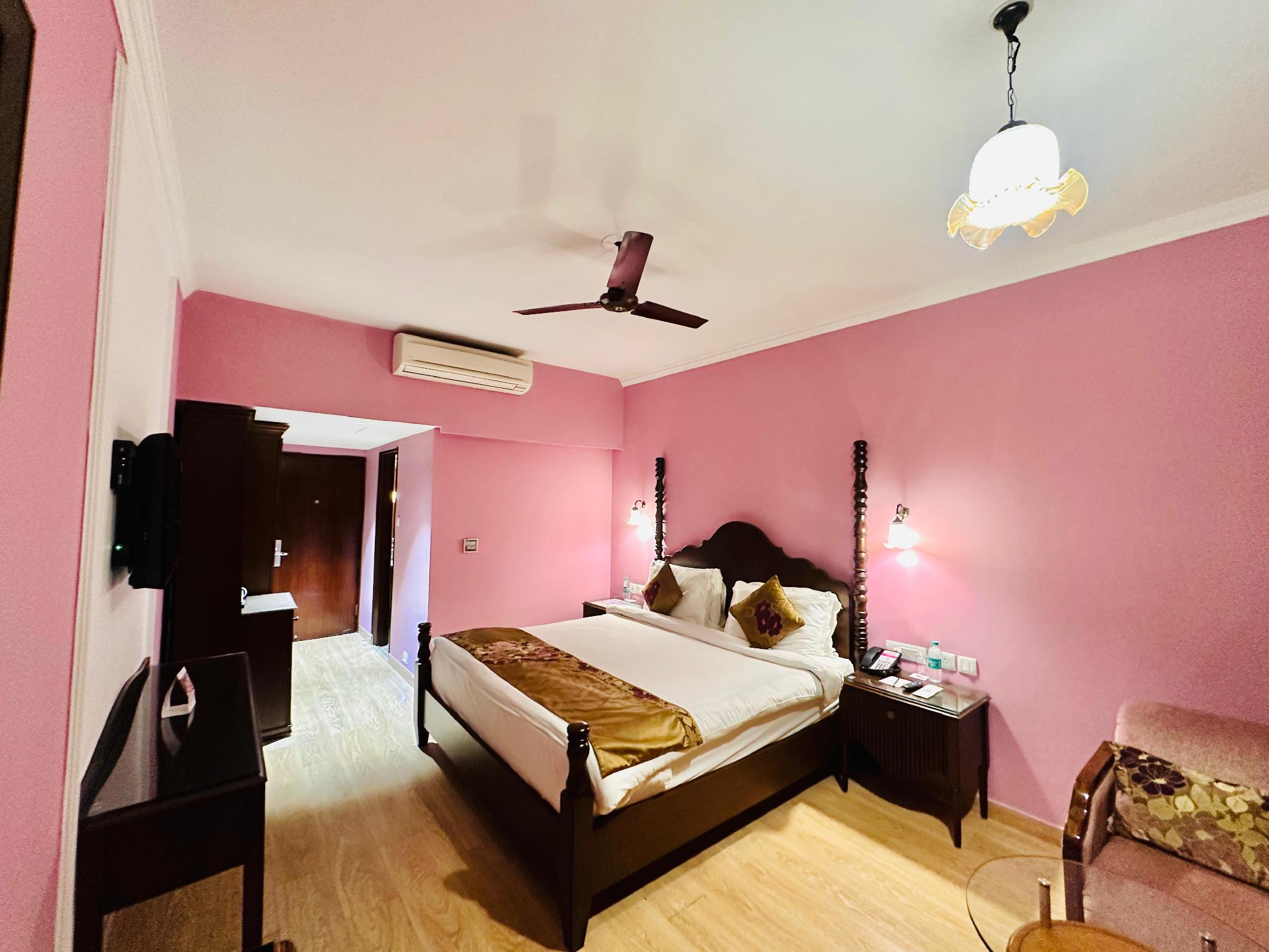 غرفة تنفيذية، Fort Resorts Mussoorie 2/2