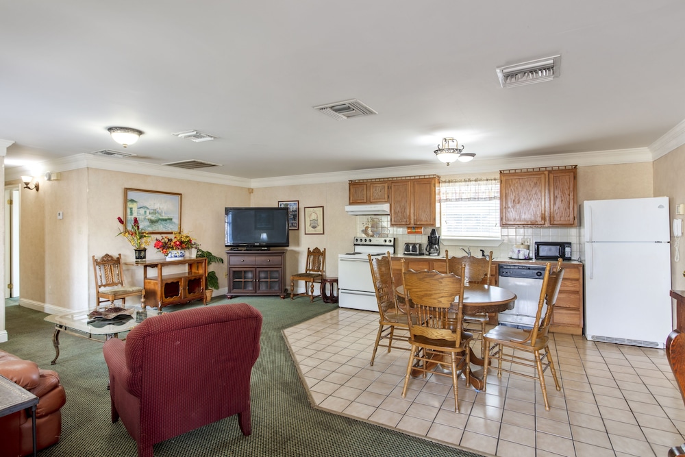 Edgewater Inn 25/51