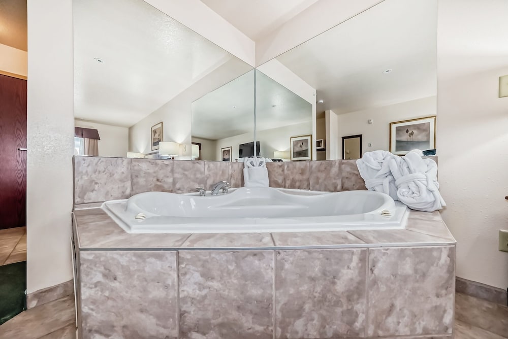 Grande Cache Inn and Suites 45/46