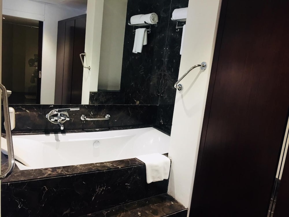 Fortune Park Sishmo Gautam Nagar 49/49