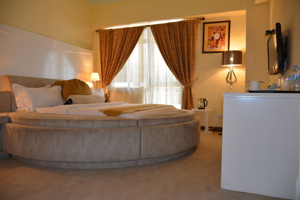 Gold Crest Hotel 26/49