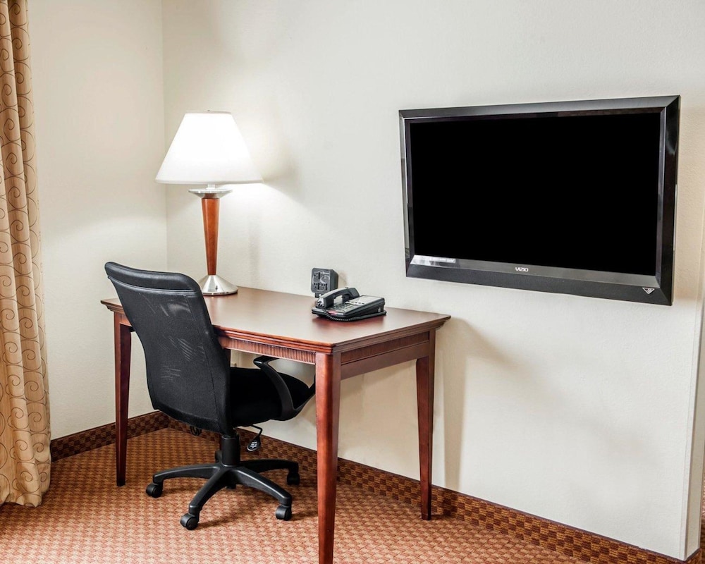 Comfort Suites near Indianapolis Airport 43/51