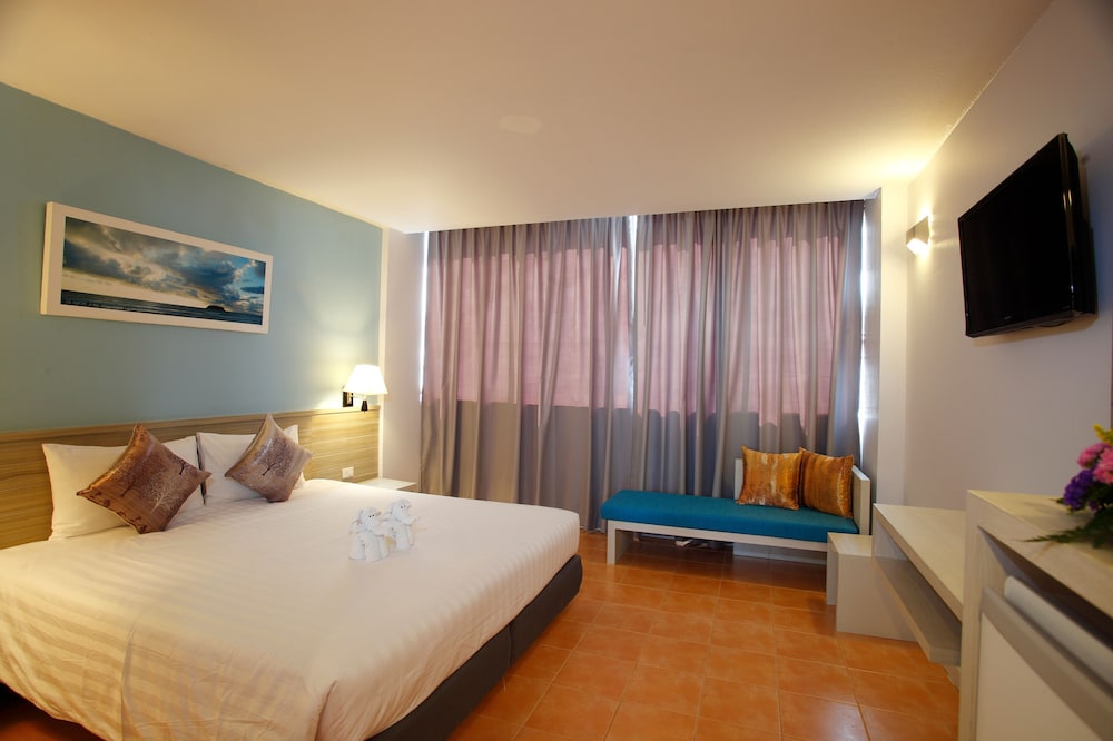 On Hotel Phuket 11/71